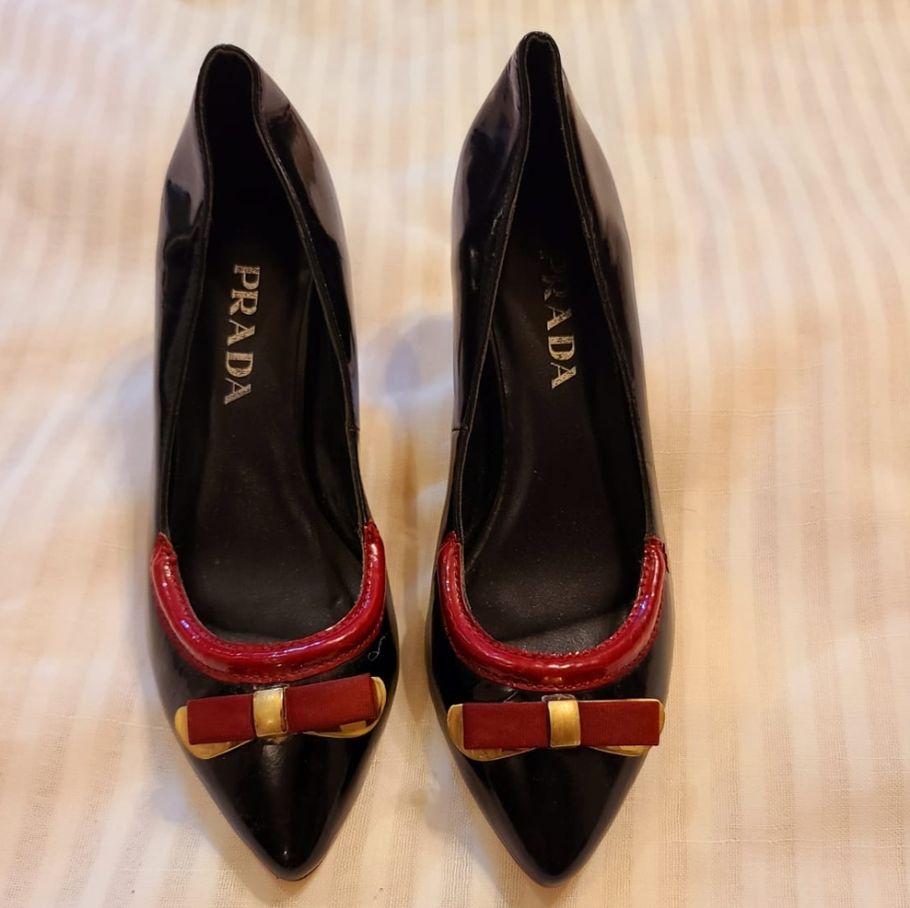 Prada heels pumps shoes red black designer